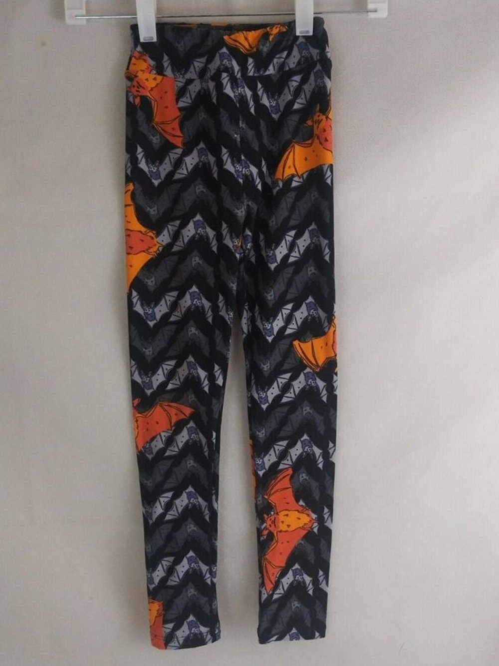 LuLaRoe Black With Halloween Bats Design Leggings Kids L/XL